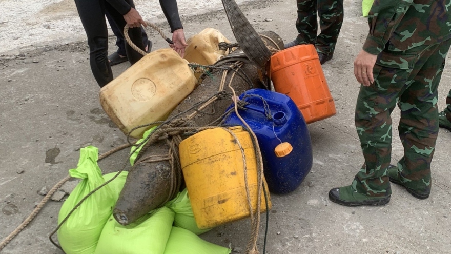 Ngư dân phát hiện quả bom “khủng” trong lúc đánh cá